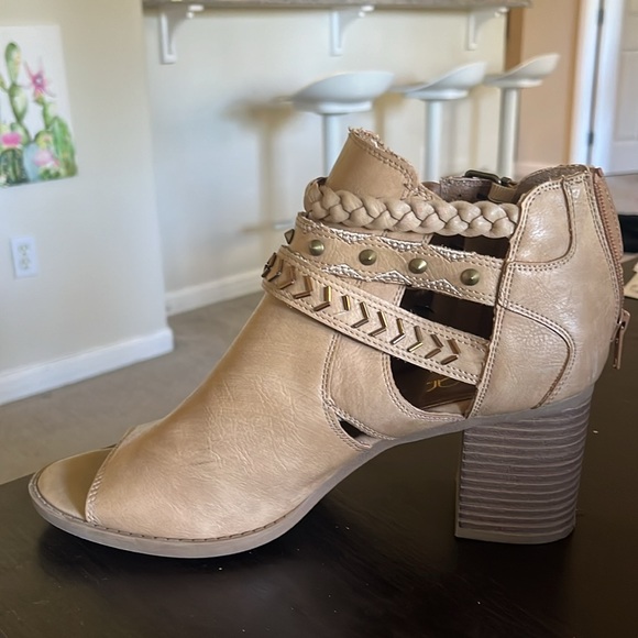 Sugar Tan Open Toed Booties - Picture 3 of 4